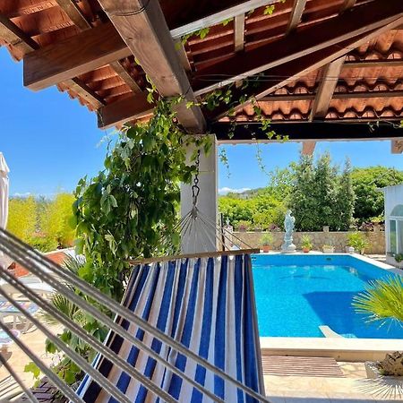 Apartman Gorana With Swimming Pool Jelsa  Esterno foto
