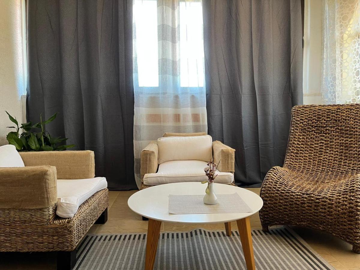 Apartman Gorana With Swimming Pool Jelsa  Esterno foto