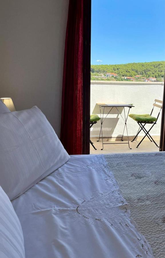 Apartman Gorana With Swimming Pool Jelsa  Esterno foto